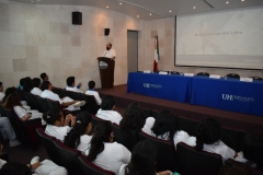 Presenta el Doctor Raúl Romero Cabello la cuarta edición de su libro "Microbiología y parasitología humana. Bases etiológicas de las enfermedades", ante estudiantes, docentes y autoridades del área de Ciencias de la Salud.