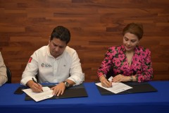 Firma de convenio entre la Universidad Hipócrates y la Secretaría de Medio Ambiente y Recursos Naturales (SEMAREN).