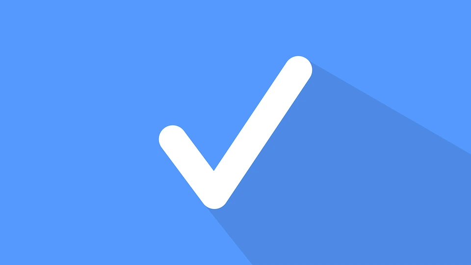Icono de verificación en blanco con fondo azul