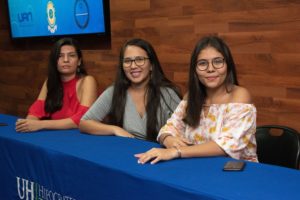 Alumnas de intercambio internacional presentan proyecto.