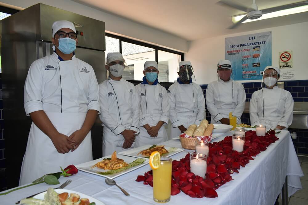 Taller virtual por alumnos del primer semestre de Gastronomía