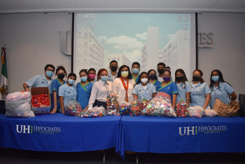 Estudiantes de odontología apoyan a mujeres que padecen cáncer en el estado de Guerrero