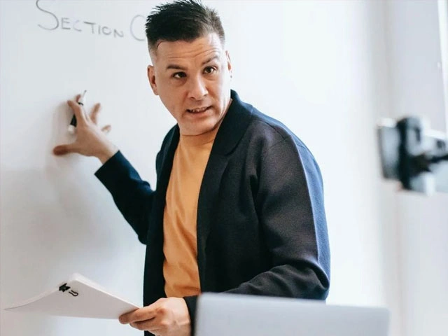 Doctorado en educación.