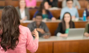 Estudiar doctorado en educación.