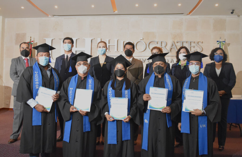 Clausura de las Licenciaturas Ejecutivas en la Universidad Hipócrates