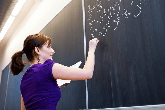 Estudiar licenciatura en matemáticas.
