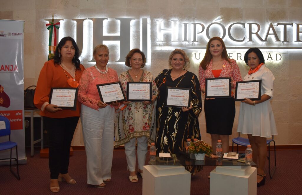 Mujeres en el día Naranja de la Universidad Hipócrates