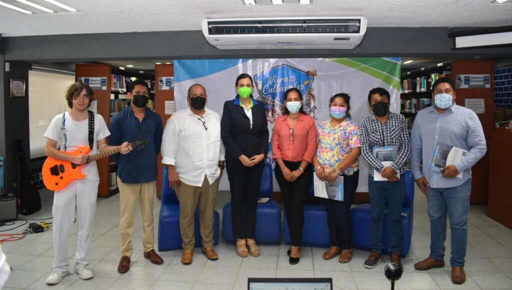 Presentación del libro "Estos no eran los naufragios" por el 36 aniversario de la Universidad Hipócrates