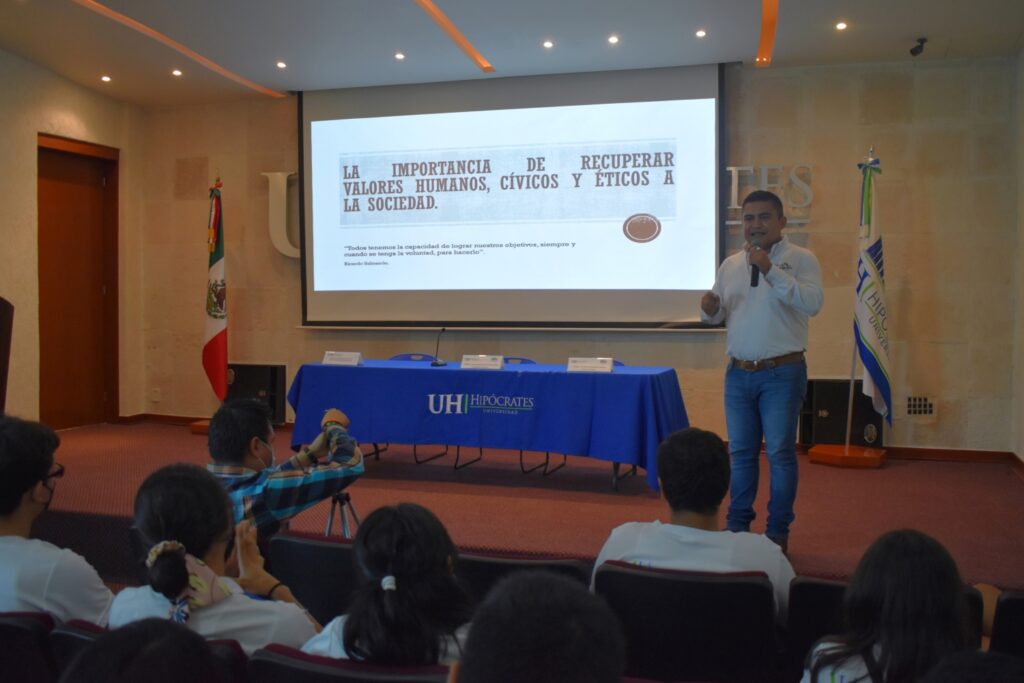 Conferencia "La importancia de recuperar valores humanos, cívicos y éticos en la sociedad"
