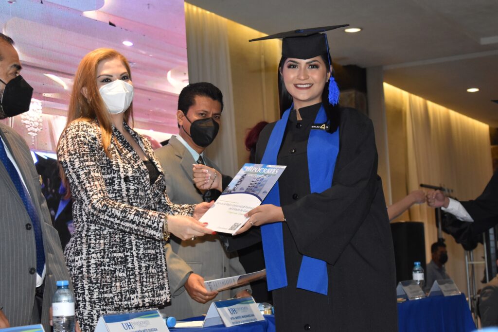 Graduación de 141 estudiantes de la Universidad Hipócrates