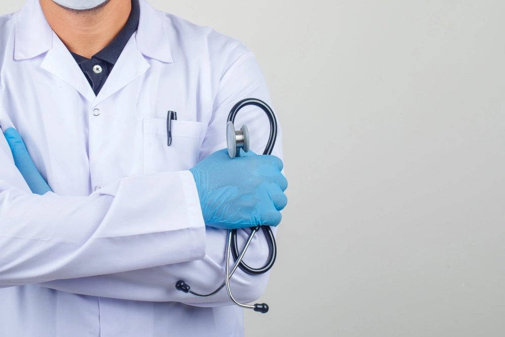 Estudia el arte de la medicina.