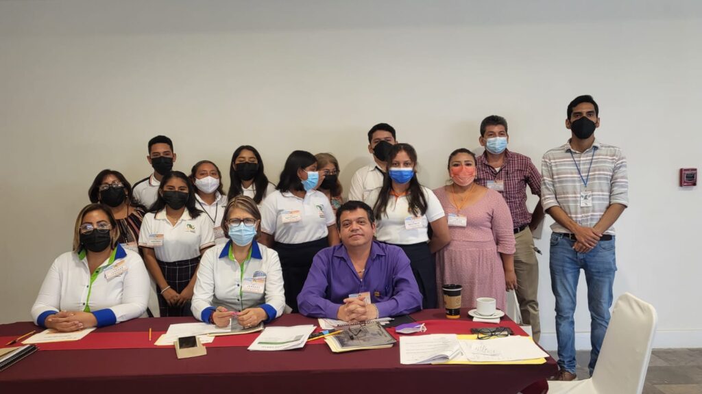 Docentes de Hipócrates participan como jurado en festival de arte