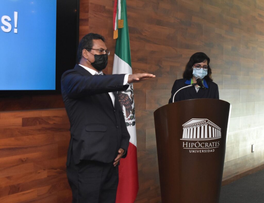 Egresado presento examen profesional para Doctor en educación