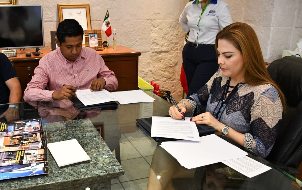 firma de convenio entre Universidad Hipócrates y el CECYTIEG para impulsar y difundir la investigación