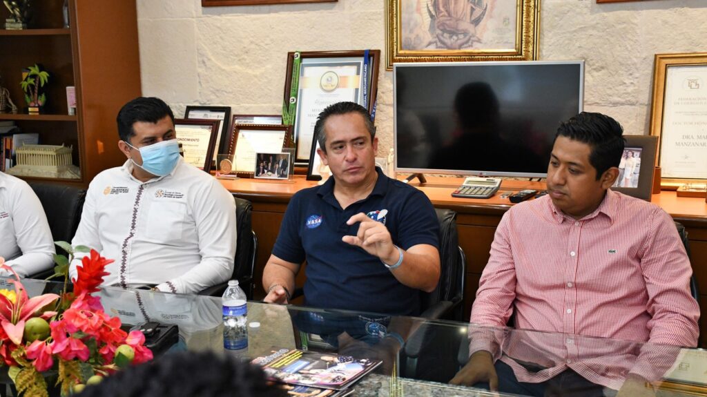 firma de convenio entre Universidad Hipócrates y el CECYTIEG para impulsar y difundir la investigación