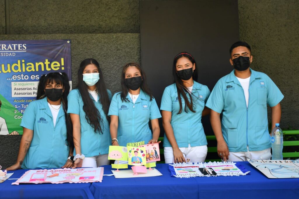 Alumnos de Nutrición realizan una presentación de la materia