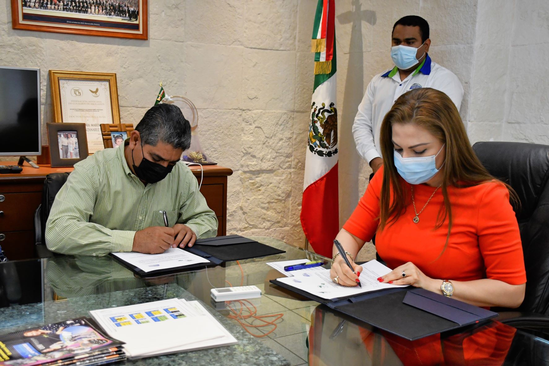 Firman la Universidad Hipócrates y el STACONALEP convenio de ...