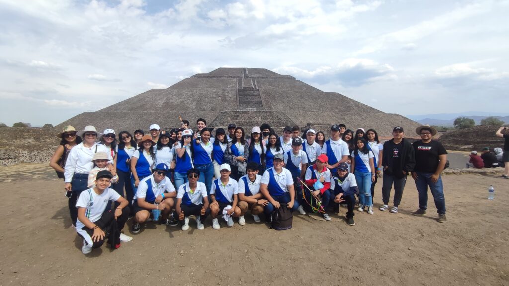 Viaje de estudios de los estudiantes de la Preparatoria-Hipócrates
