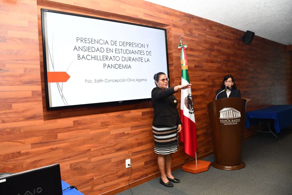 Edith Concepción presentó su examen profesional de Maestra en Psicología Clínica