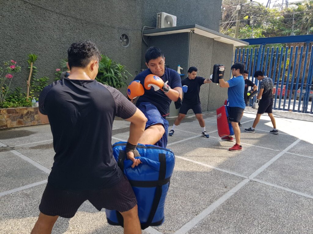 Estudiantes de la Universidad Hipócrates participan en Talleres Deportivos