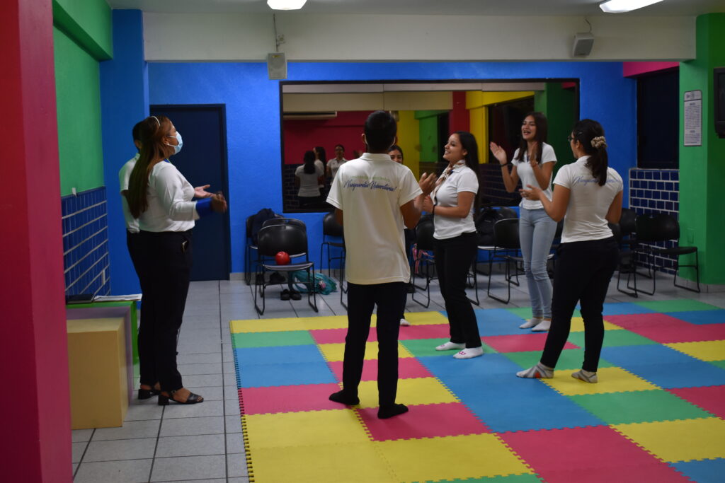 Practica “La primera impresión en la entrevista” a los estudiantes de Derecho