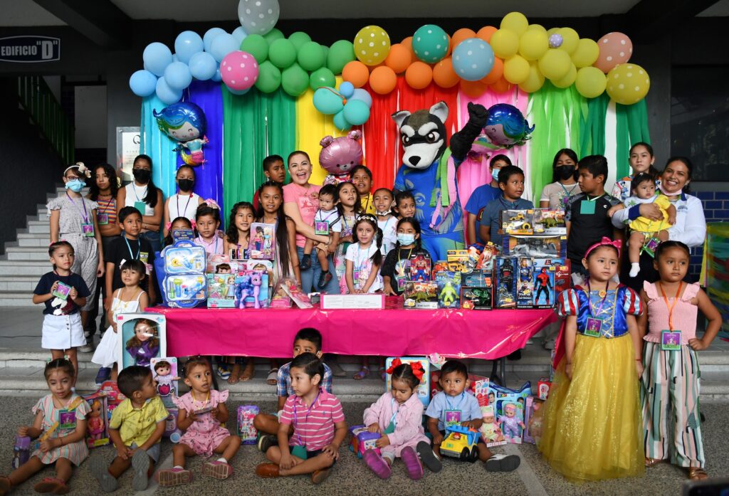 Universidad Hipócrates celebra el día del niño