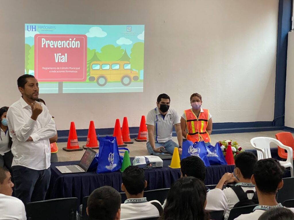 Estudiantes de criminología impartieron charla de Seguridad Vial y Movilidad