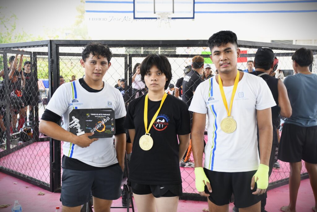 Estudiantes participan en Torneo de Artes Marciales Mixtas