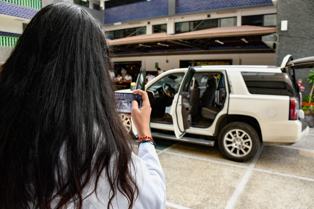 Estudiantes de Criminología realizan practica de identificación vehicular