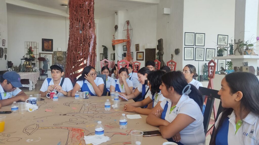 Estudiantes de la Prepa Hipócrates en el encuentro del Arte