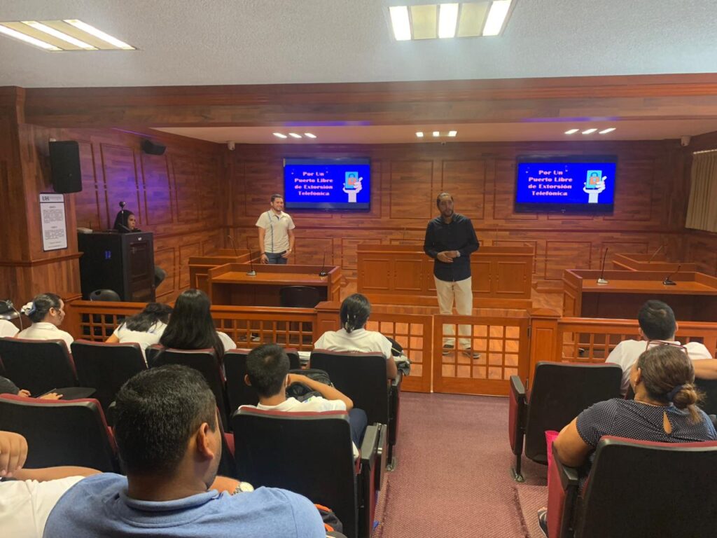Platica sobre la prevención en contra de la extorsión telefónica