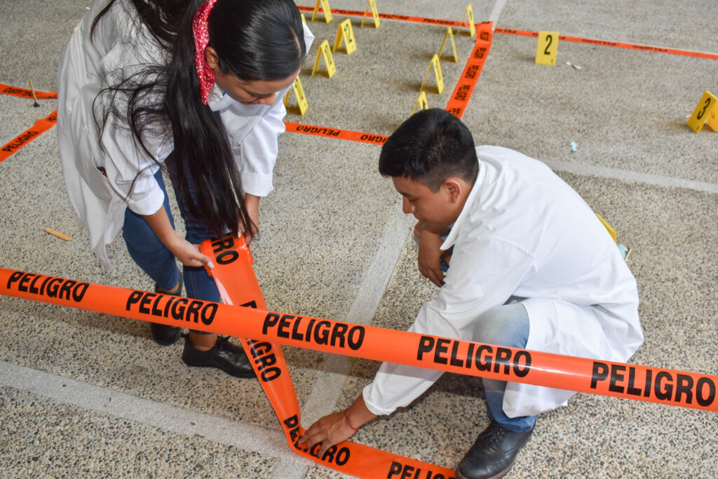 Clases practicas de la carrera de criminología en la Universidad Hipócrates