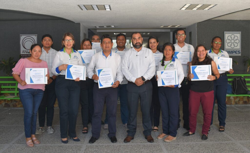 Taller para estructurar una tesis en la Universidad Hipócrates