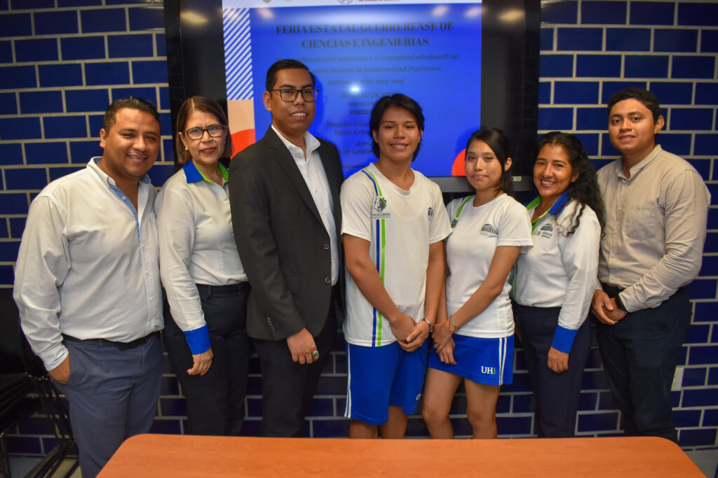 Estudiantes de bachillerato de UH en la feria estatal de Ciencias e ingenierías
