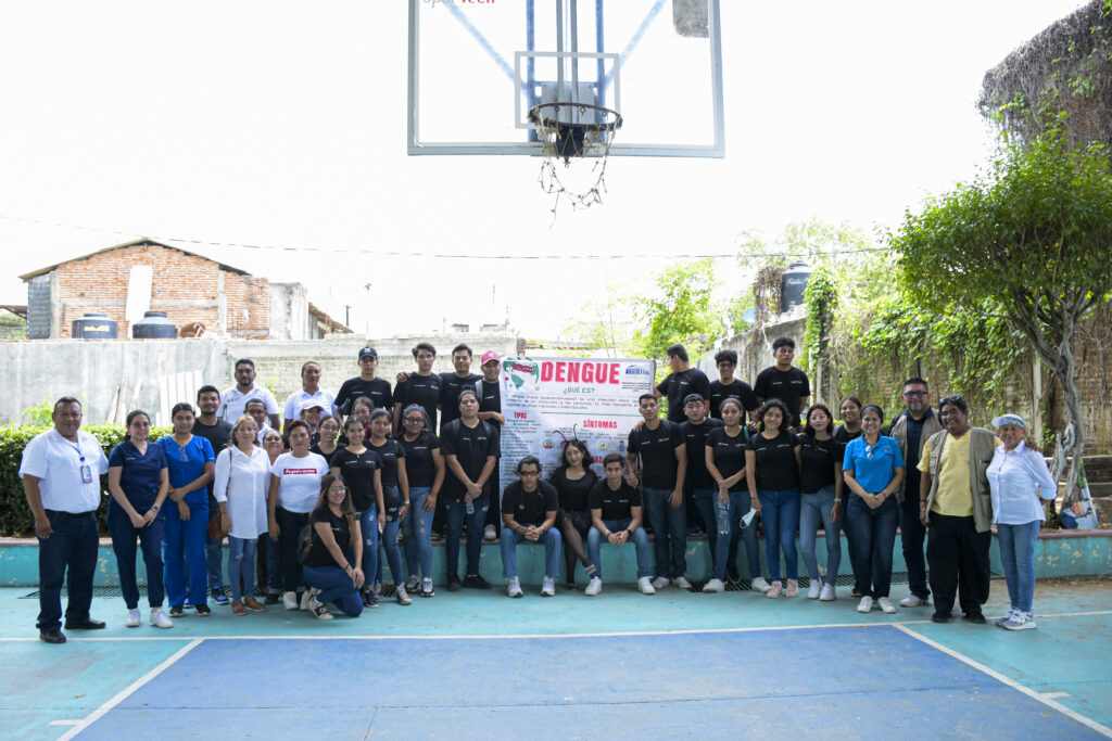 Estudiantes de Universidad Hipócrates, contra el Dengue