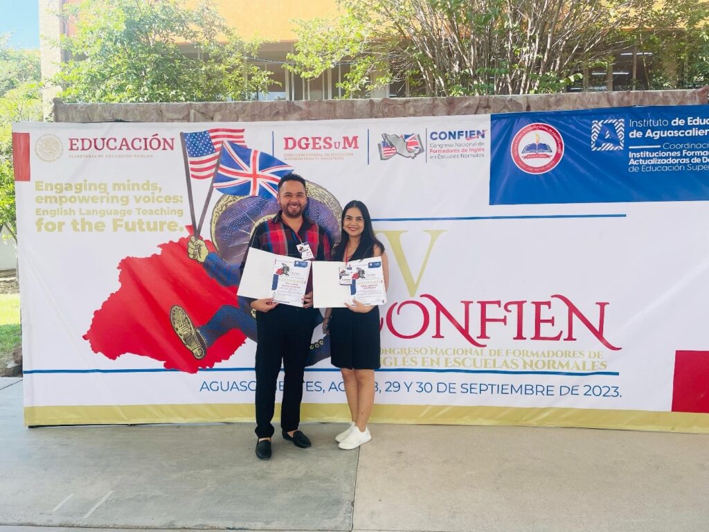 Reconocimiento a estudiantes en el congreso CONFIEN