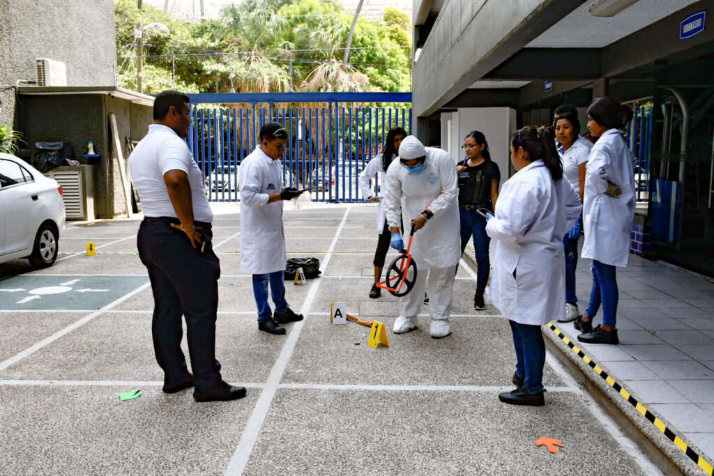 Practicas de lugar de los estudiantes en criminología de la Universidad Hipócrates