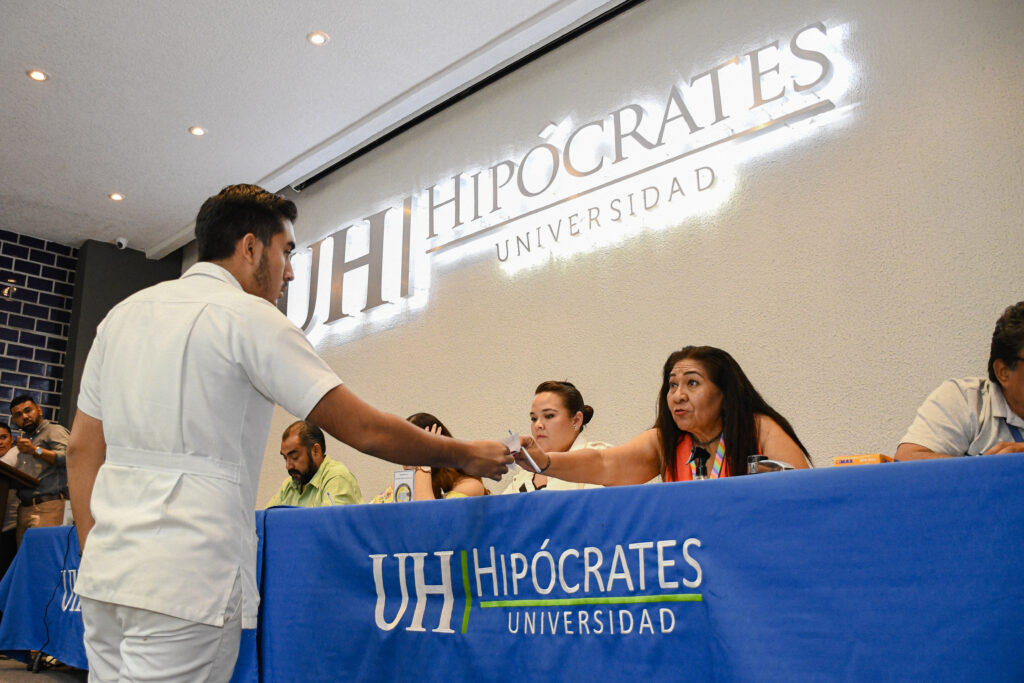 Médicos pasantes de la Universidad Hipócrates