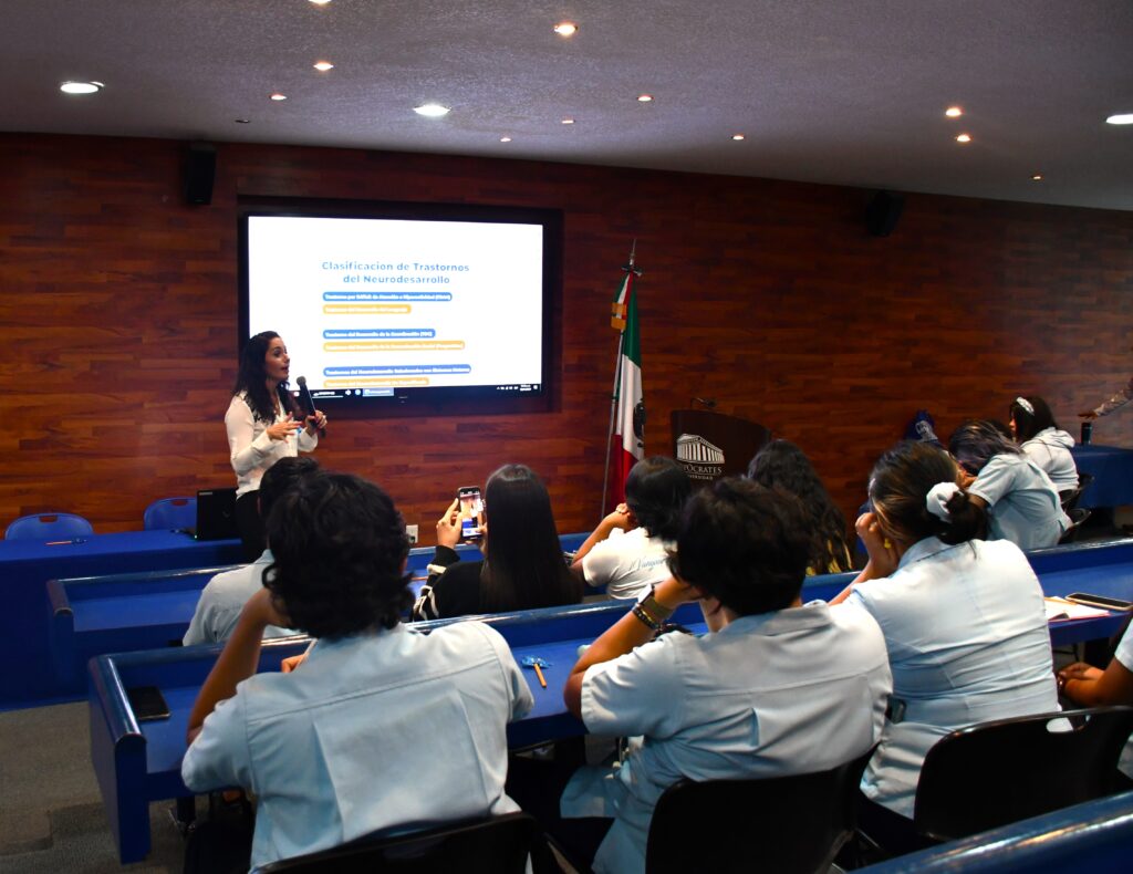 Estudiantes de la Universidad Hipócrates participan en la conferencia de "Trastornos del neurodesarrollo"