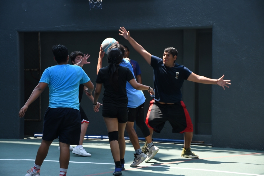 Estudiantes de la Preparatoria Hipócrates participaron en Torneo de Básquetbol Mixto.