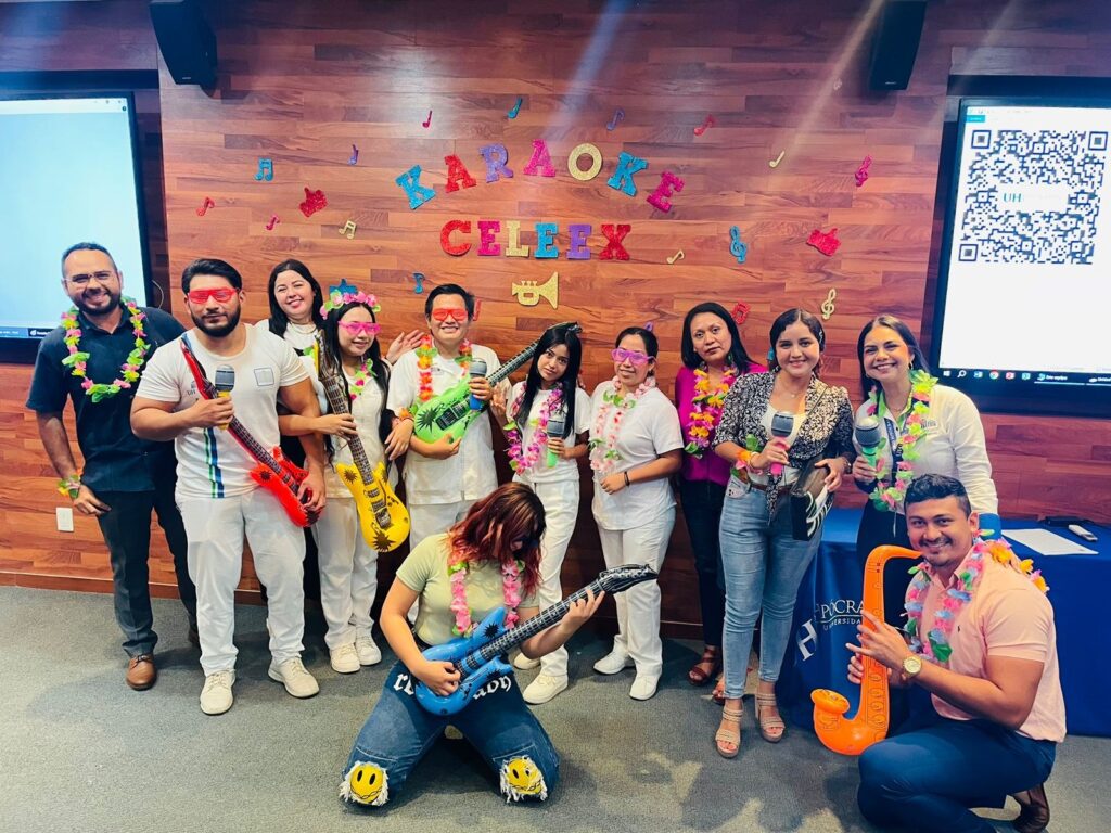Centro de Lenguas Extranjeras de la Universidad Hipócrates realiza actividad "OPEN MIC CELEEX KARAOKE".