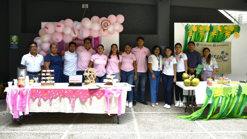 Presentación de proyectos por estudiantes de Administración y Contaduría.