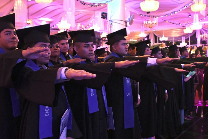 Egresan de la Universidad Hipócrates 86 Médicos Cirujanos de Vanguardia