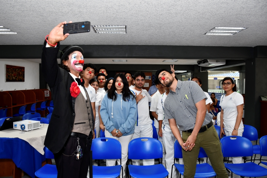 Presentación del conversatorio “El Arte del Payaso” en la Universidad Hipócrates
