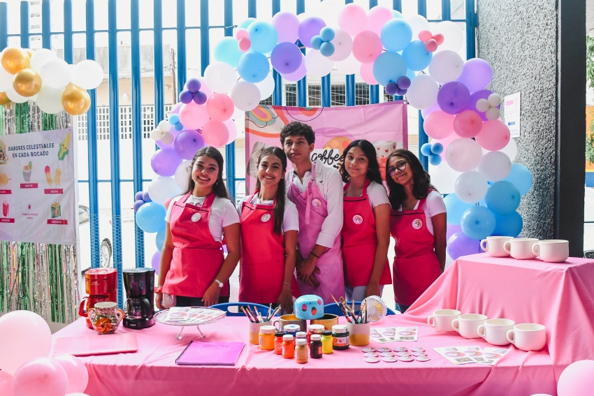 Exposición de proyectos empresariales en la Preparatoria Hipócrates