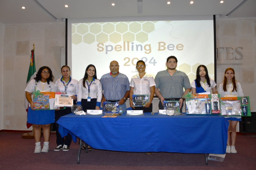 El Centro de Lenguas Extranjeras de la Universidad Hipócrates realiza concurso anual de Spelling Bee.