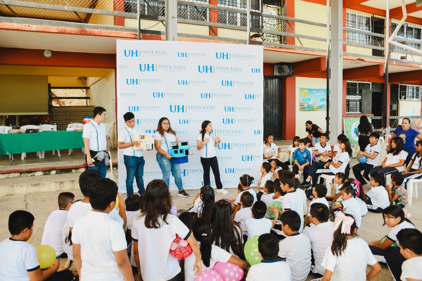 Estudiantes de arquitectura en taller sobre el cuidado del agua