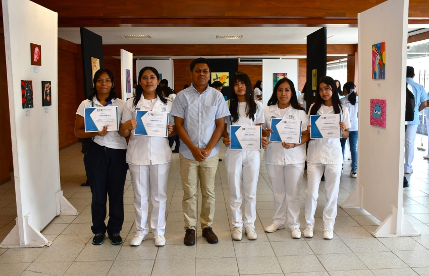 Exposición colectiva con titulo "Pinceladas Cromáticas"