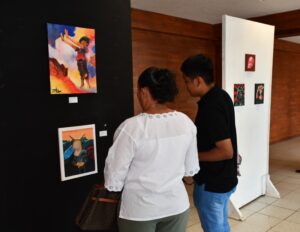 Exposición colectiva con titulo "Pinceladas Cromáticas"