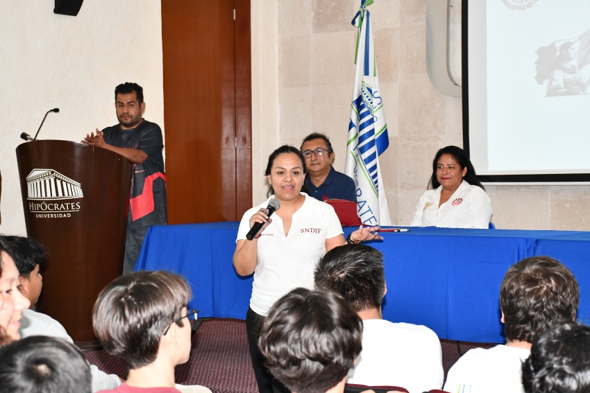 Conferencia sobre "Prevención de autolesiones y suicido"